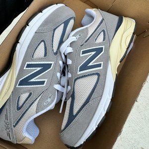 new balance 990v4 kid size 3 or 35.5
